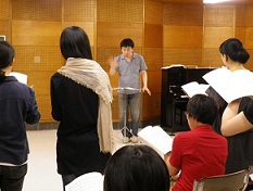トレーナー・佐藤匠さんのもとでの自主練習